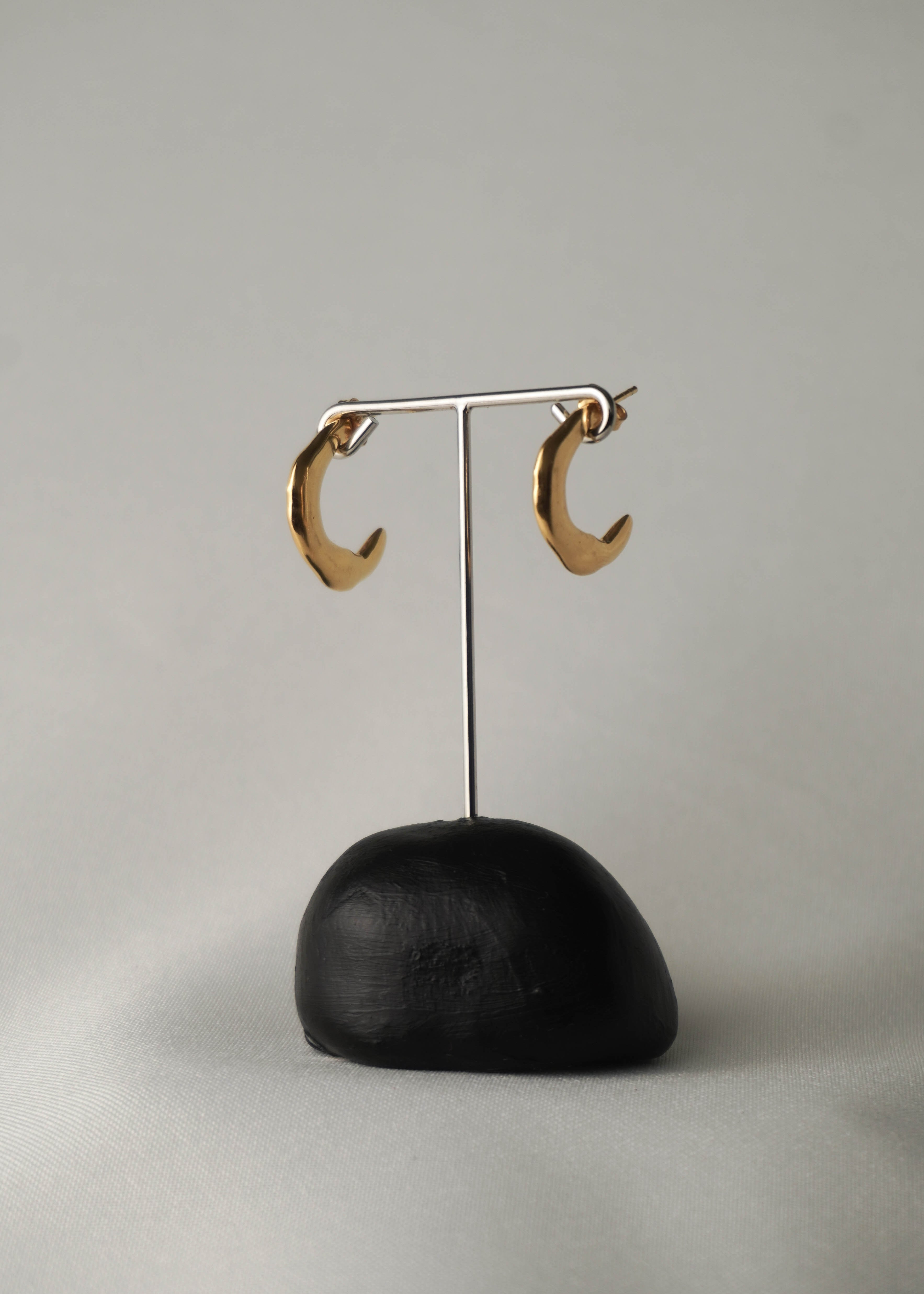 Croissant earrings in gold – smelt