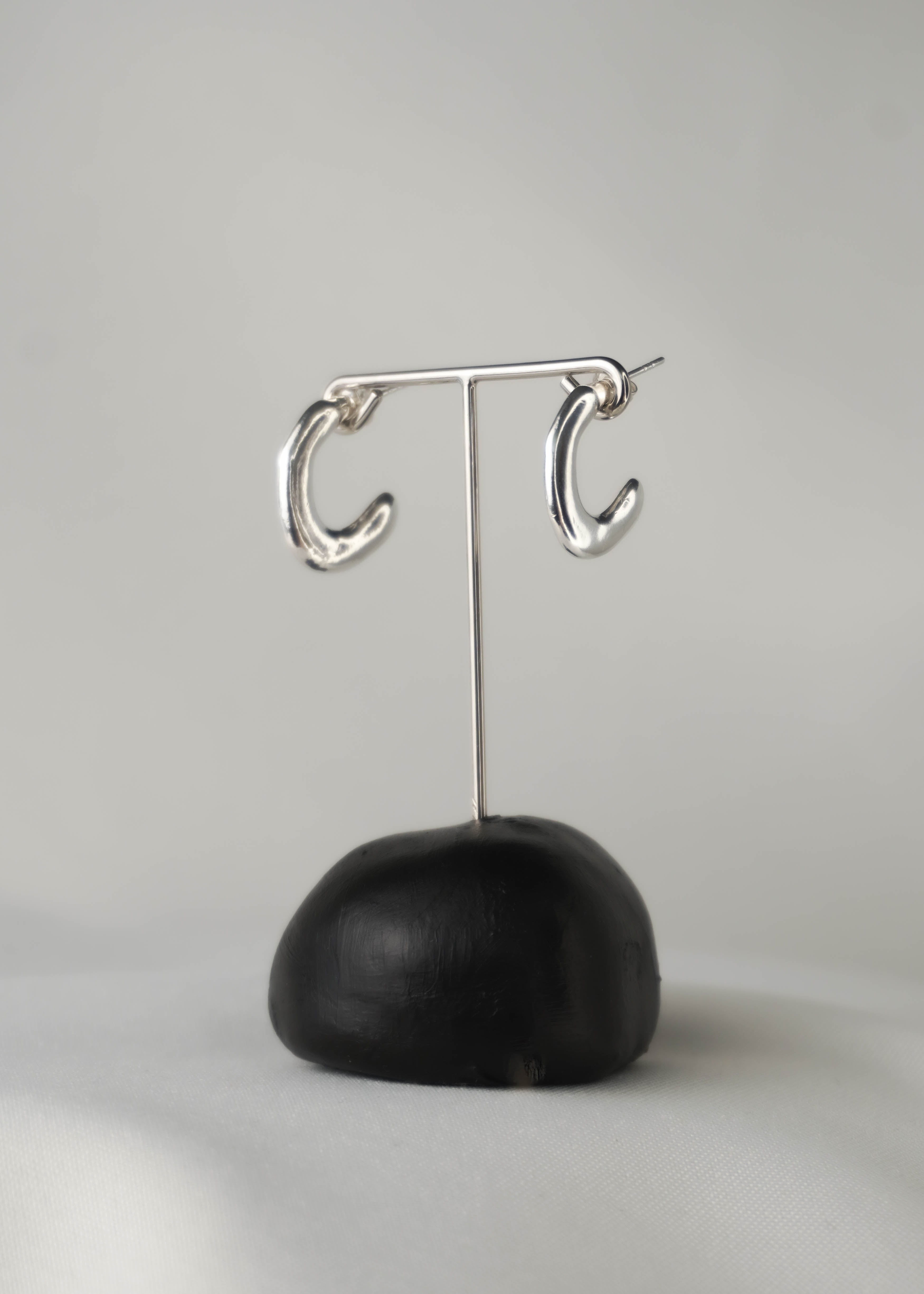 Mellow Hoops earrings in silver – smelt