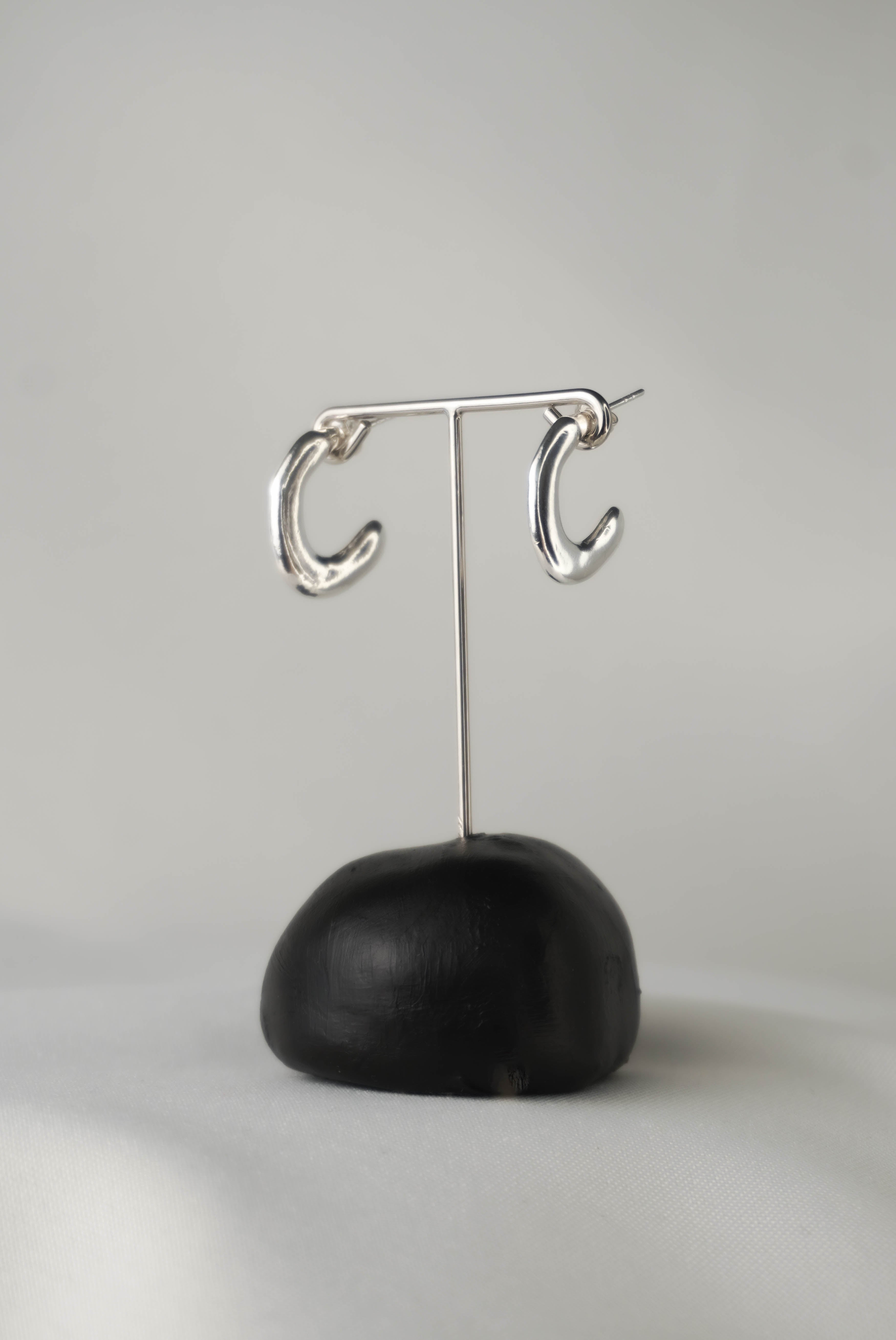 Mellow Hoops earrings in silver – smelt