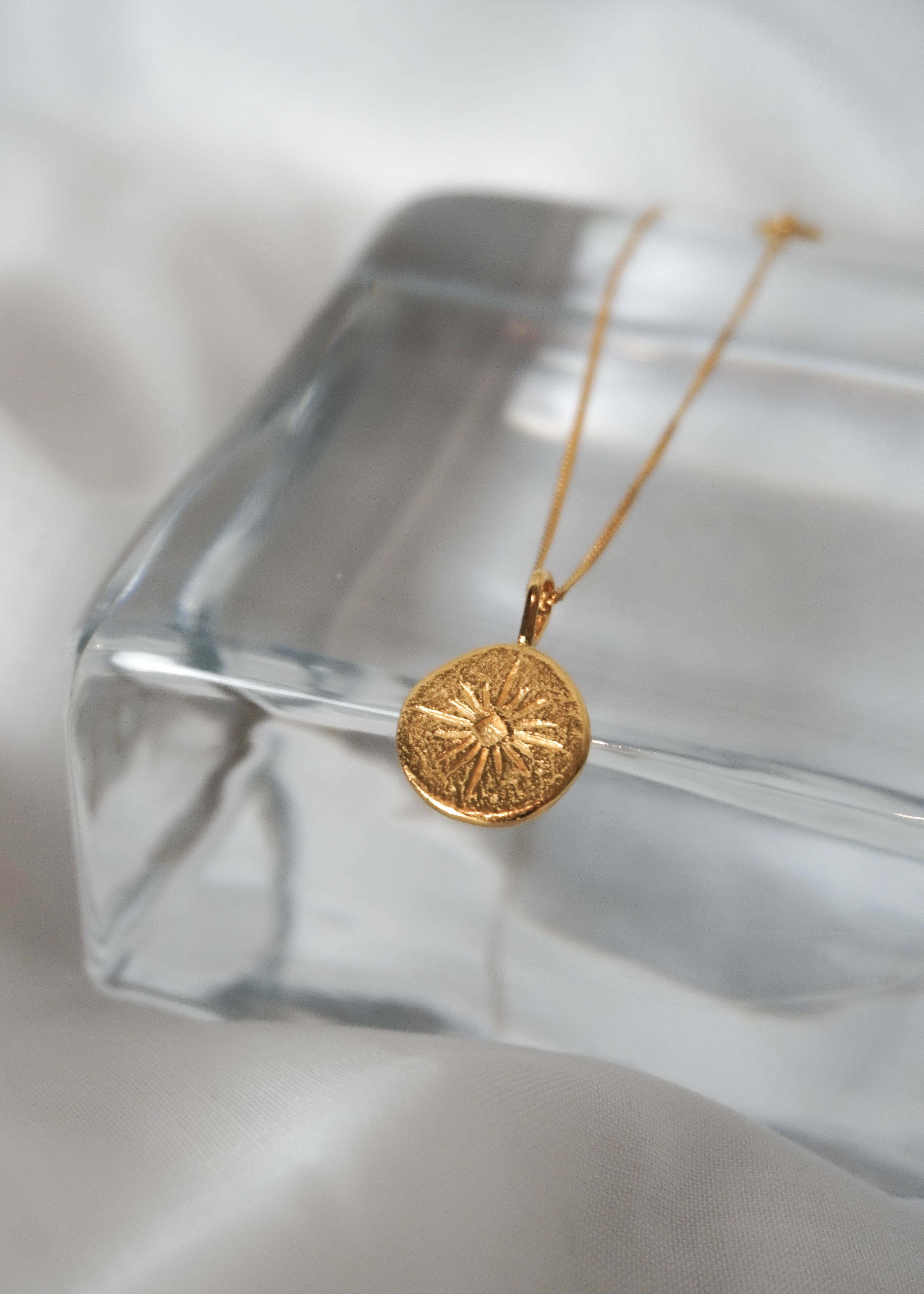Compass necklace in gold – smelt
