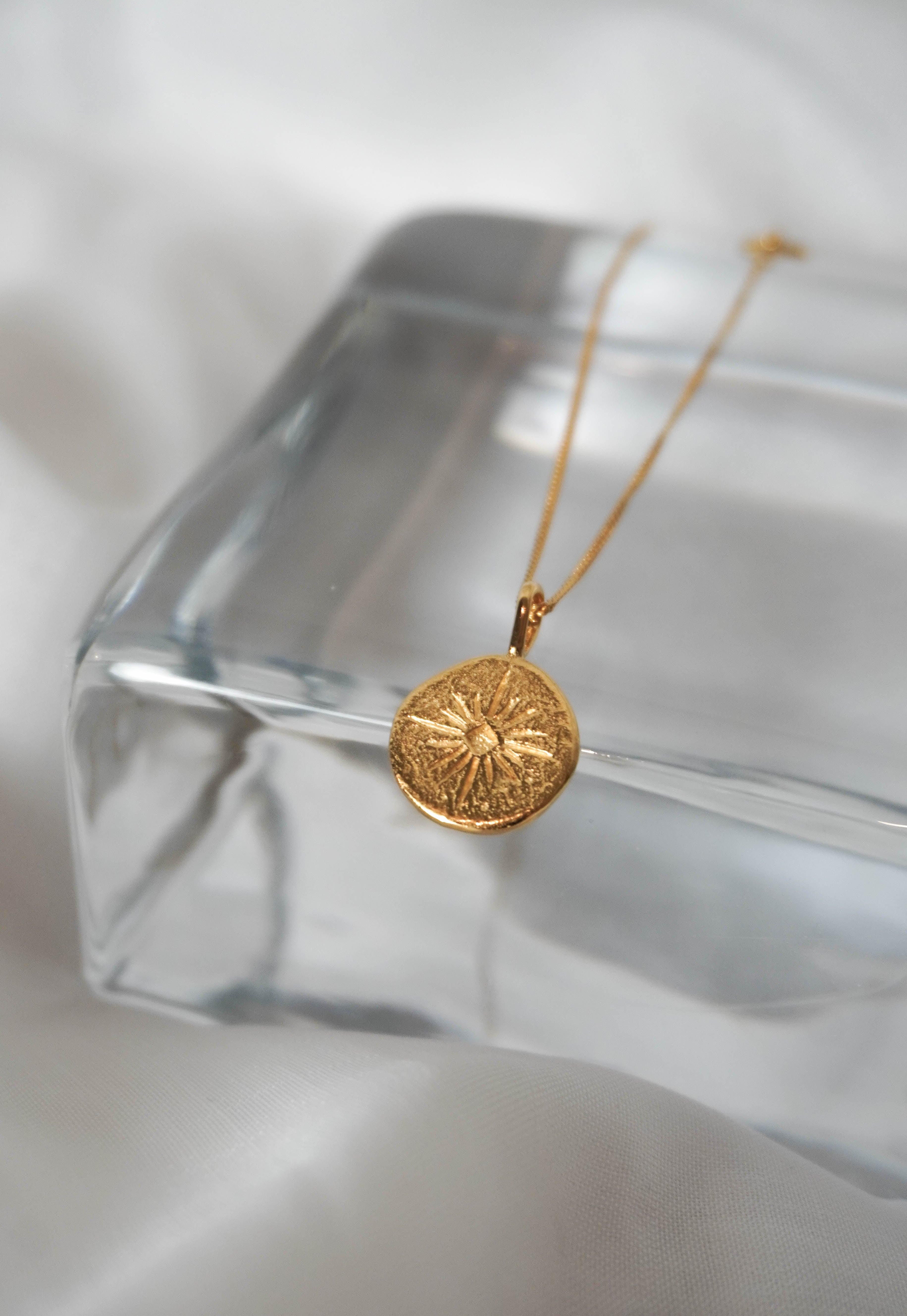 Compass necklace in gold – smelt