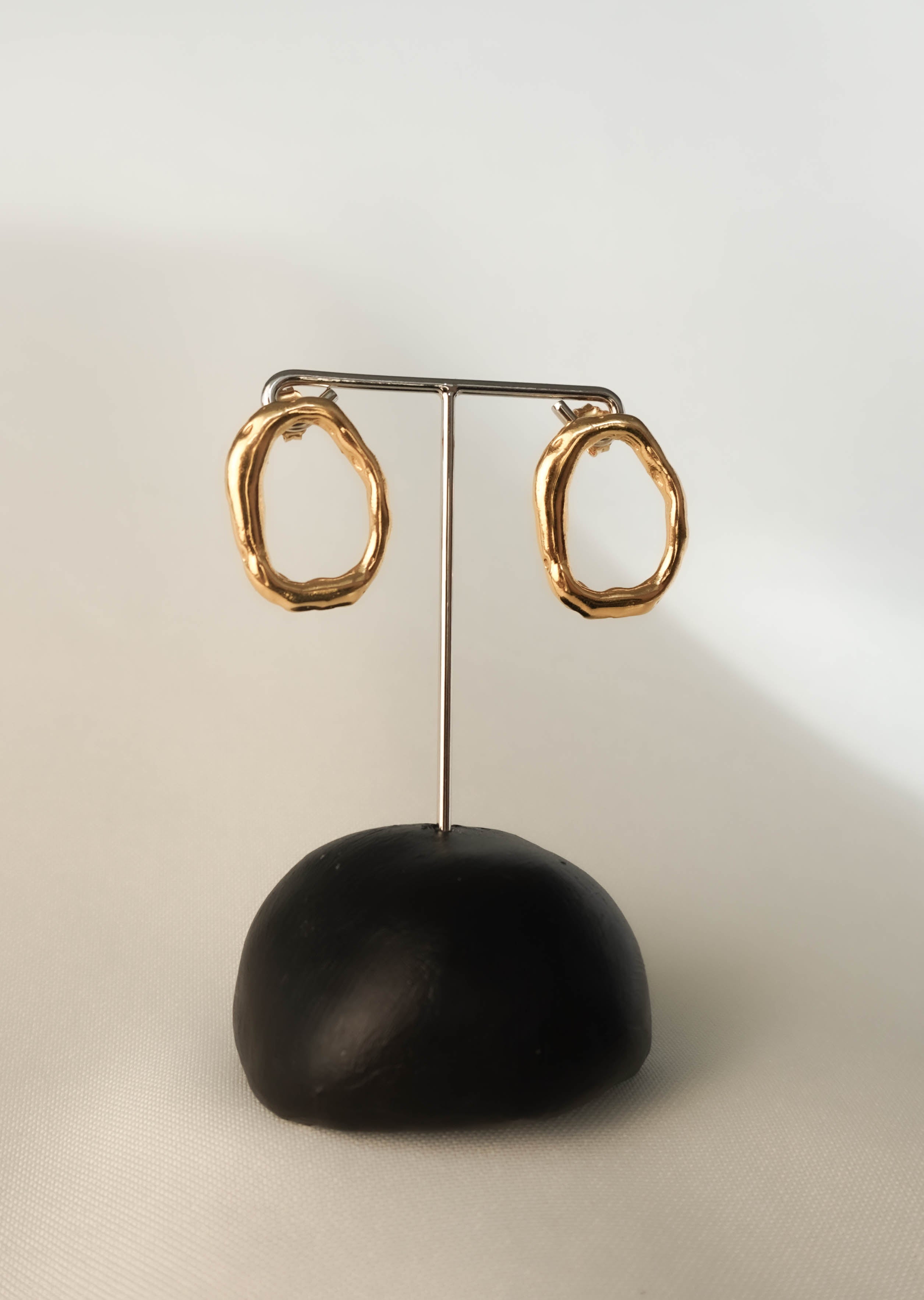 Ensō earrings in gold – smelt