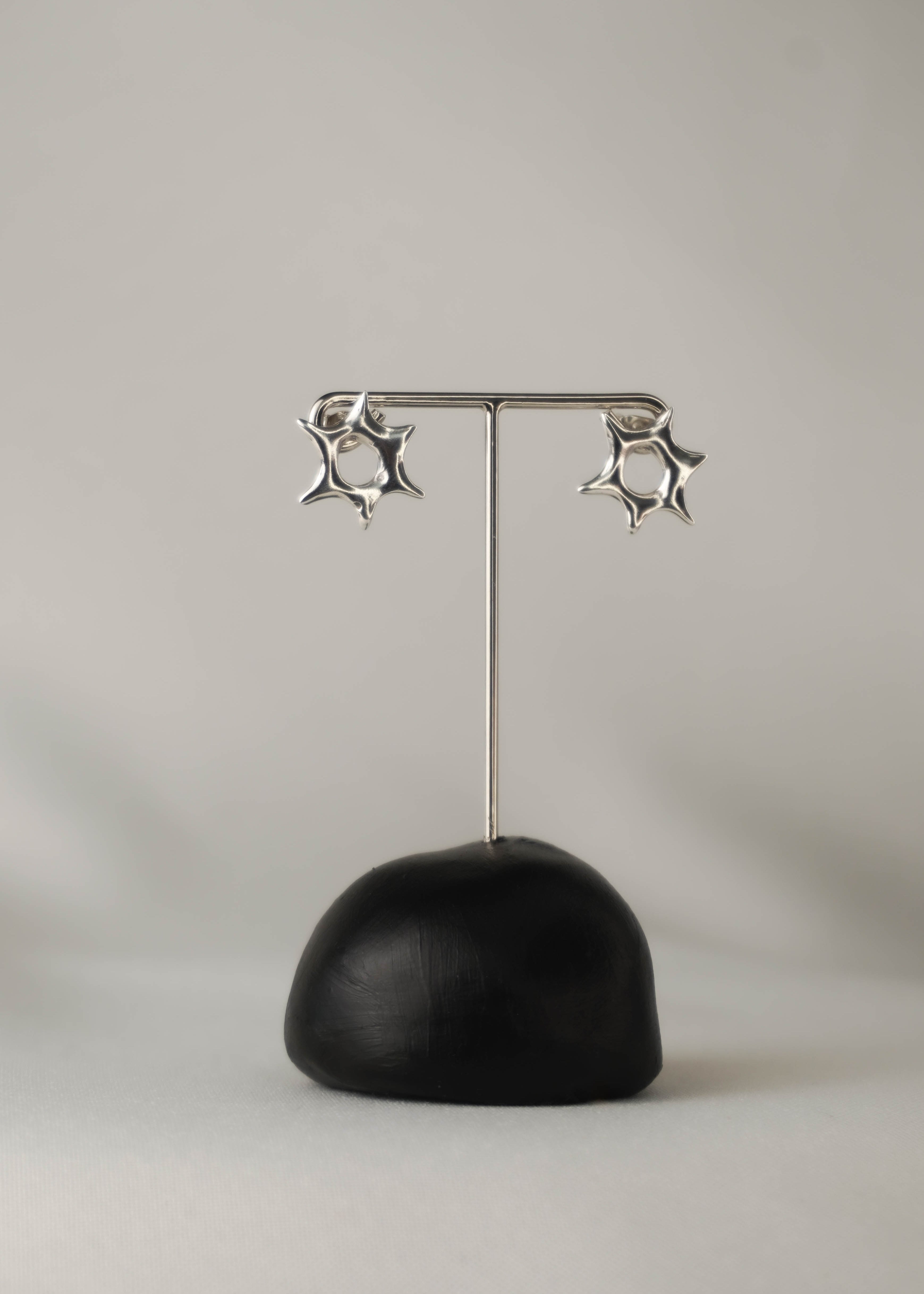 Howdy earrings in silver – smelt