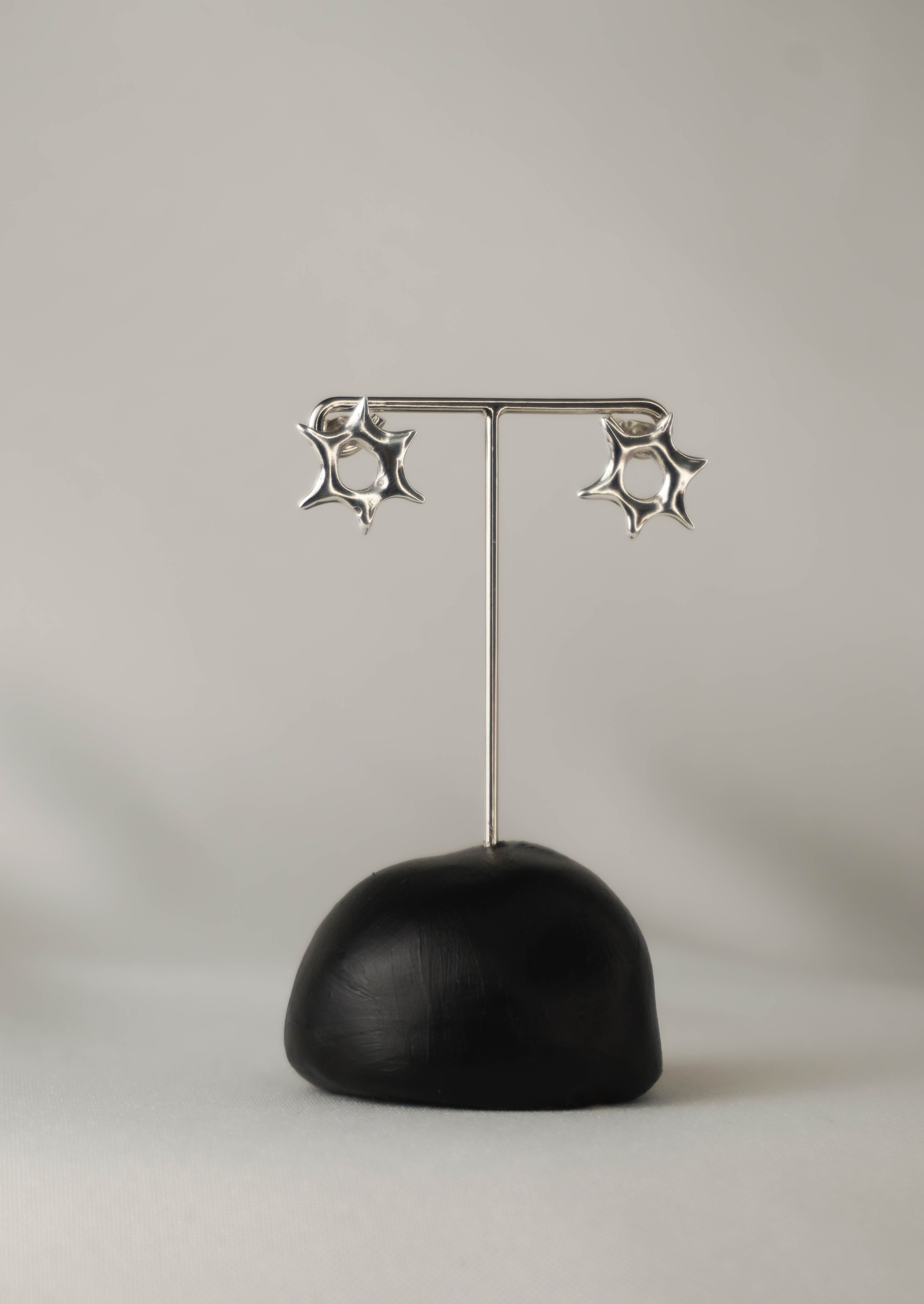 Howdy earrings in silver – smelt