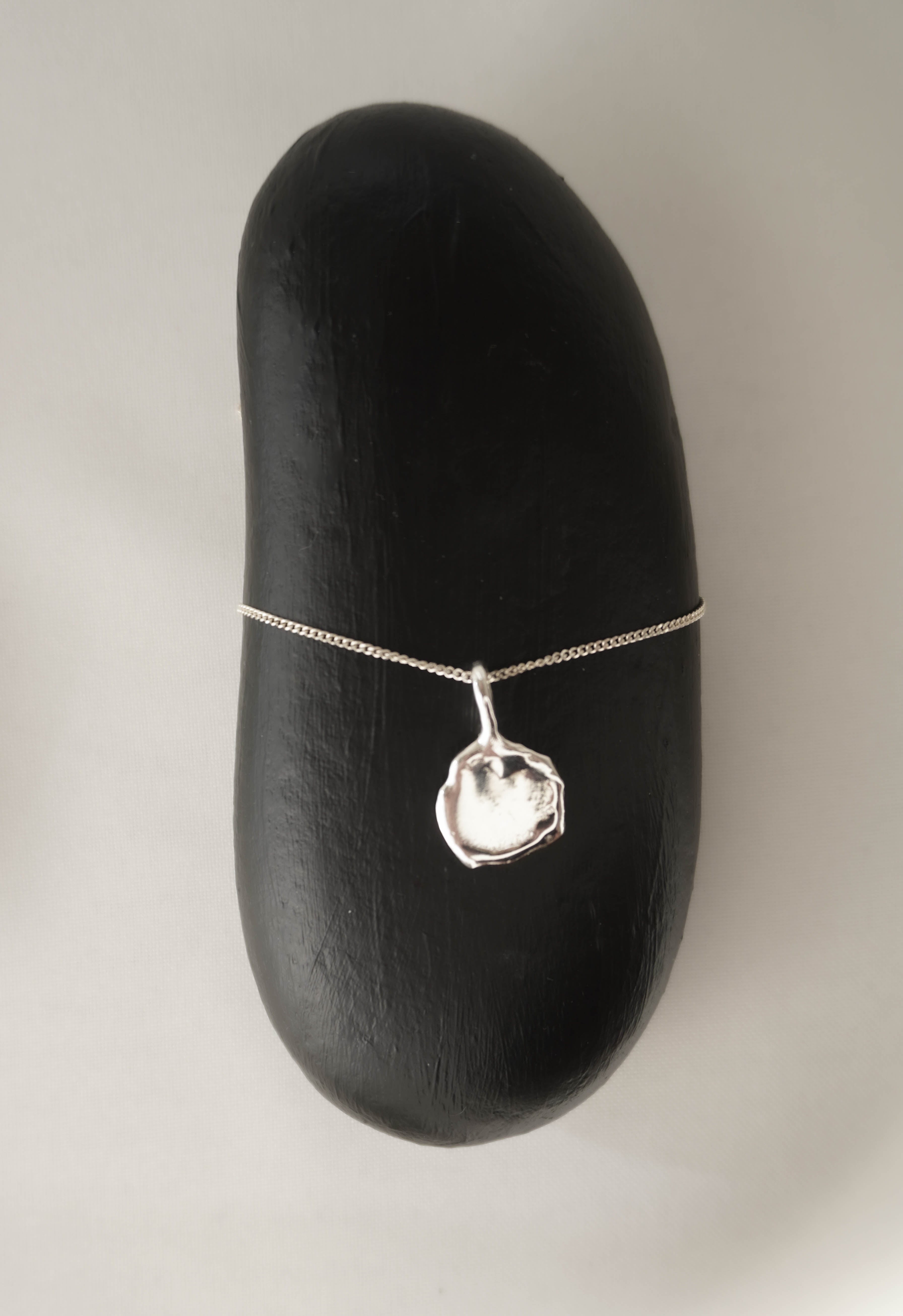 Mercury necklace in silver – smelt