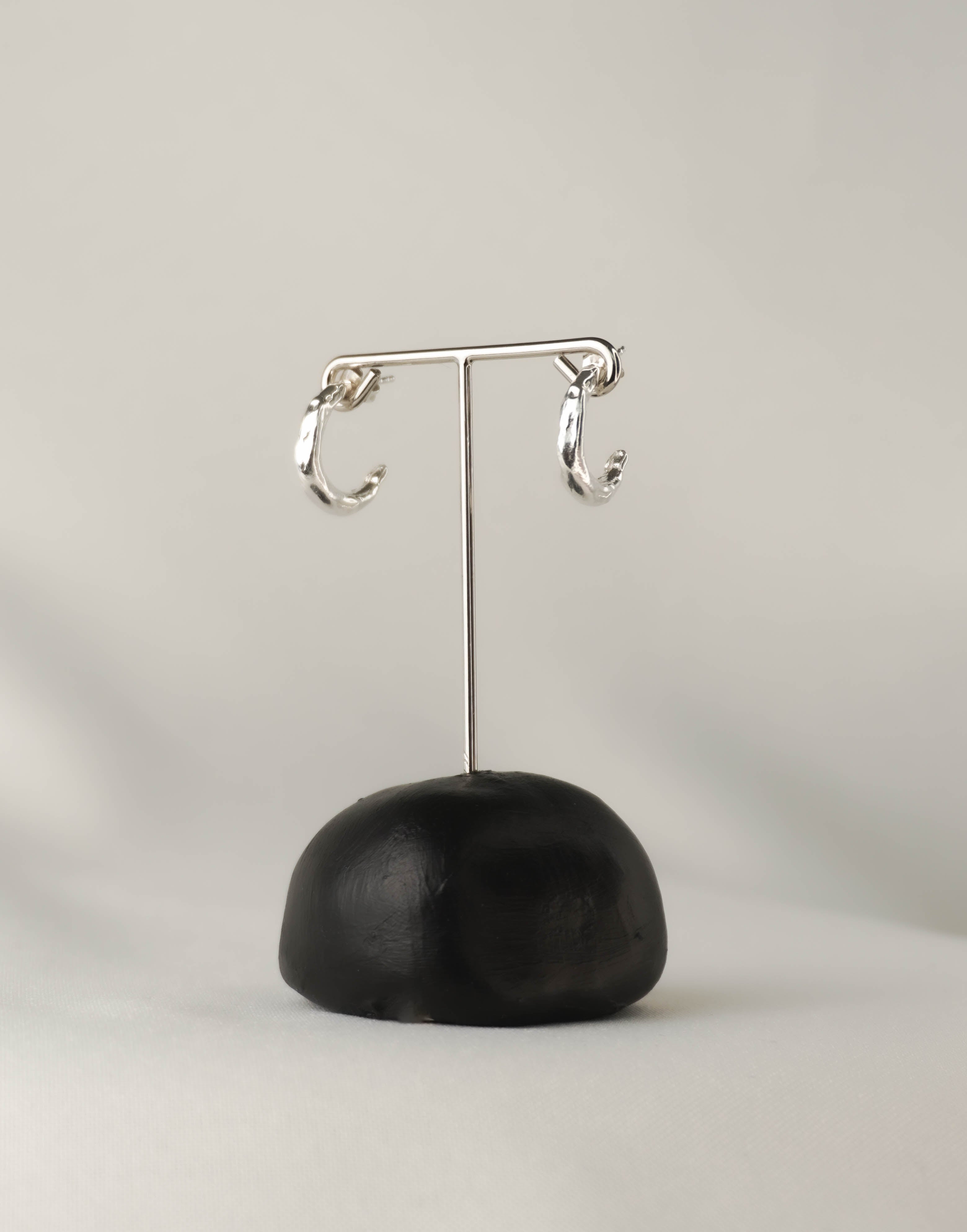 New Moon earrings in silver – smelt